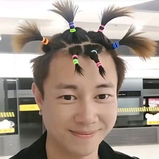 小香凉介（奥特曼化身）