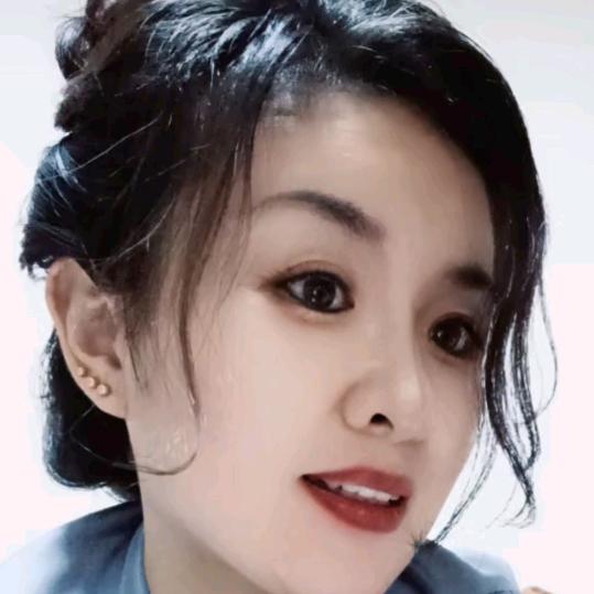 @爱笑的华姐