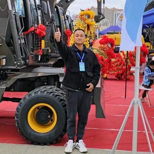 星桂工程-鲁宇轮式挖掘机抓机销售高价回收