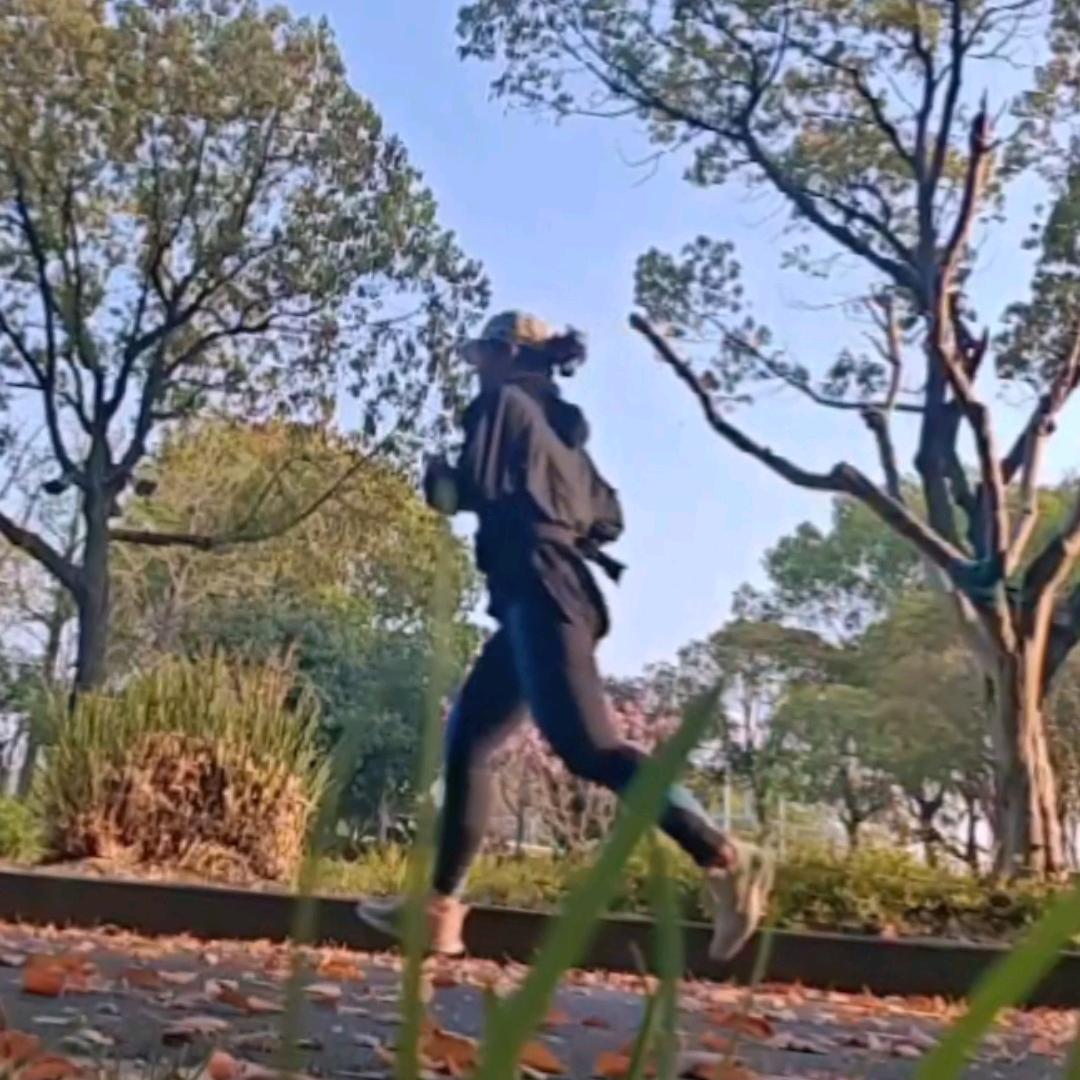 爱跑步的莉