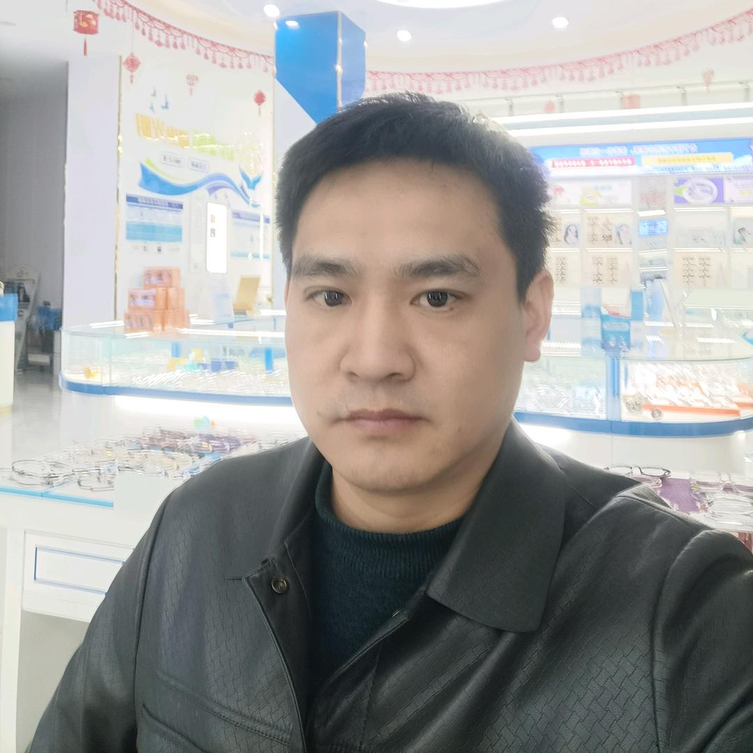 在瑞金做视力训练的童叔（优倍视视光中心）
