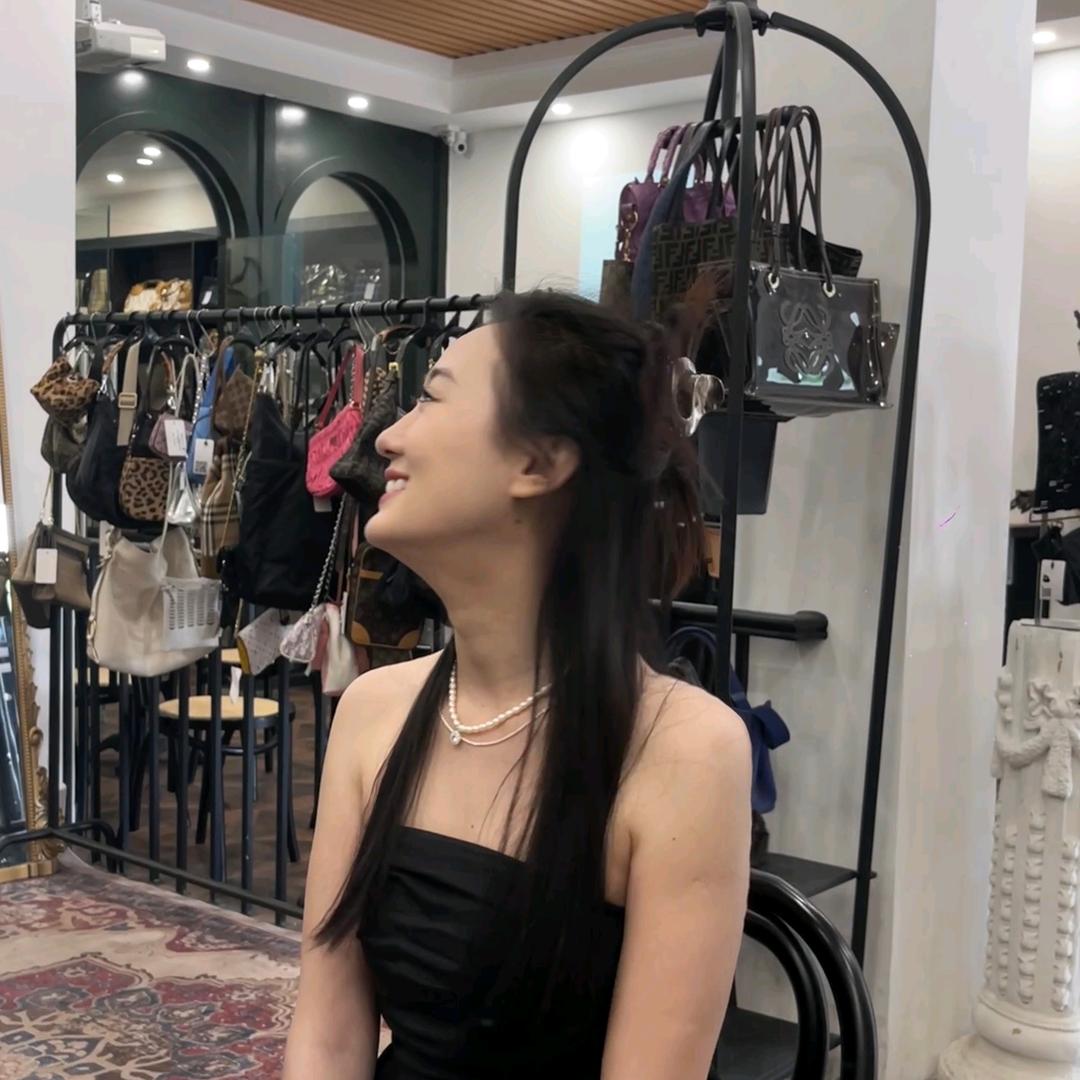 小y.