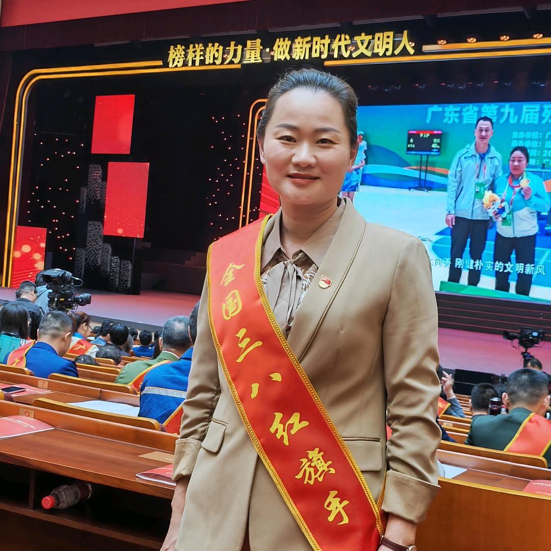 80后村书记何俊霞