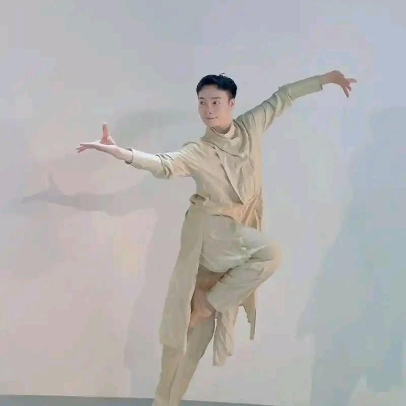 逗比舞者（显眼包）