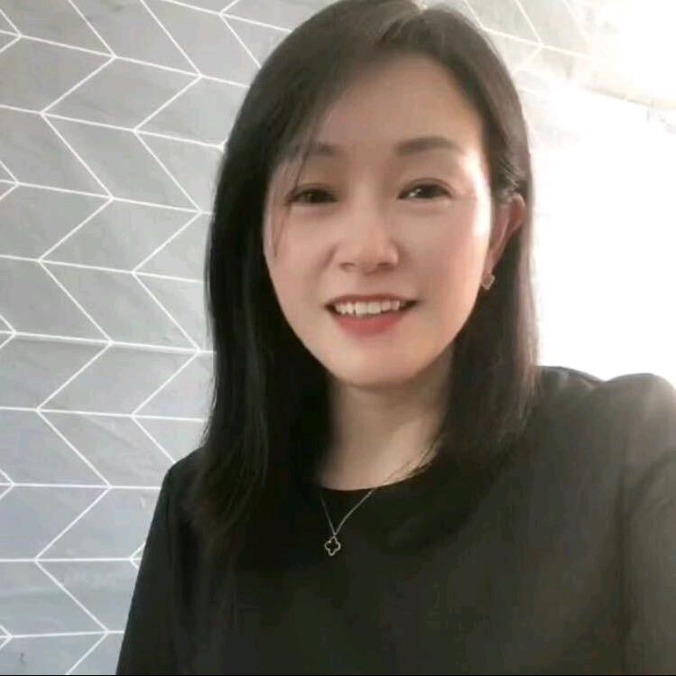 阳光下的微笑
