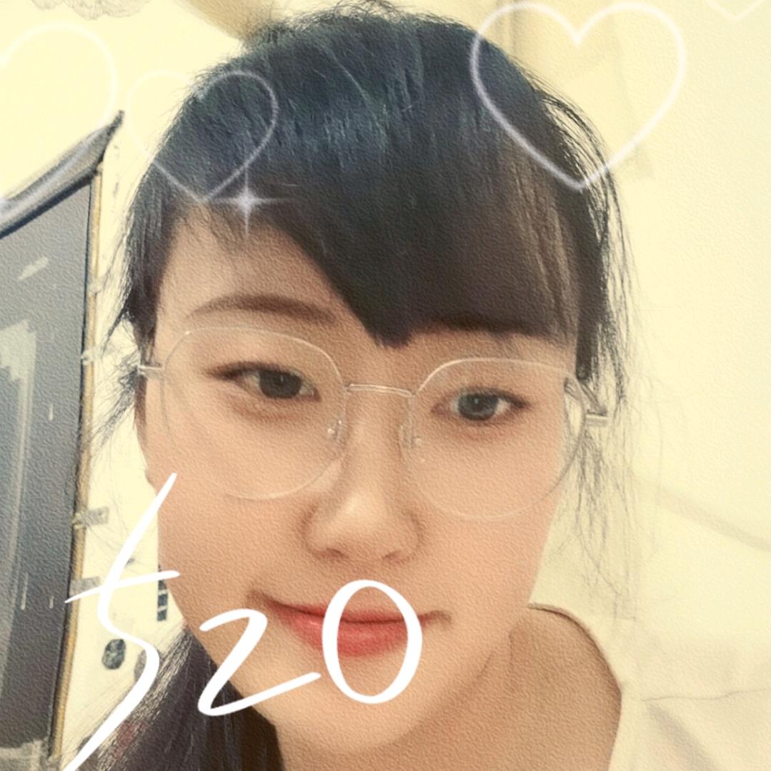甜美一笑