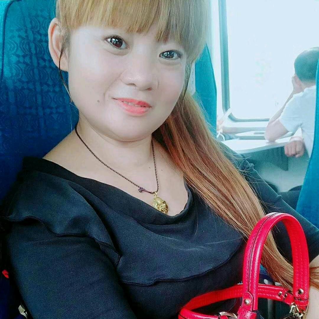 小啊芳，来自湖北，京山，业余唱歌爱好者