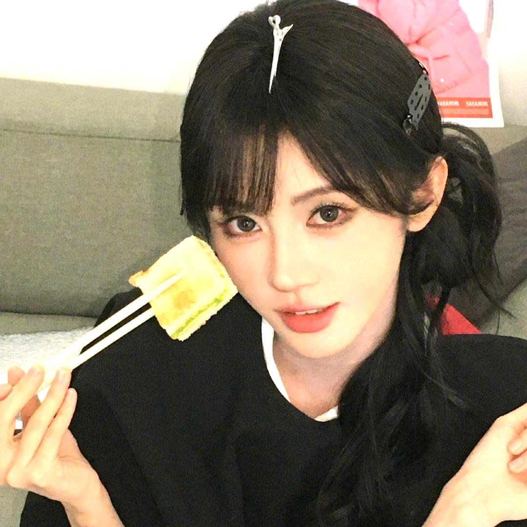 回眸祎笑百媚生