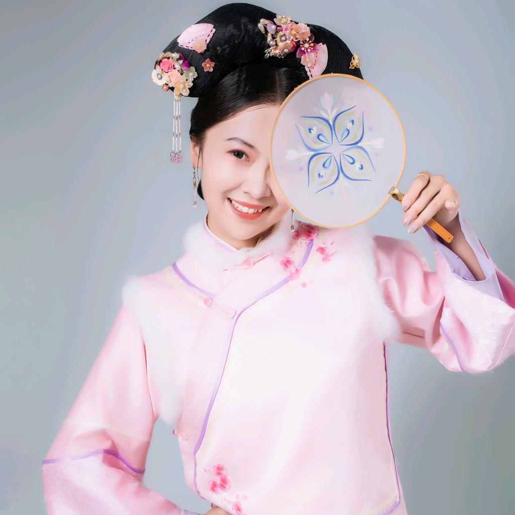 杨格格.