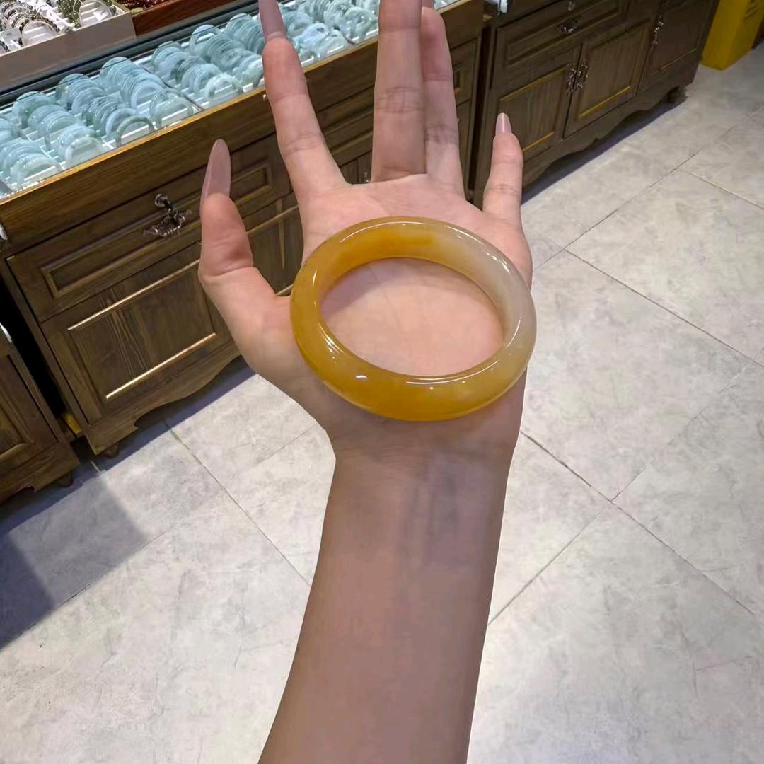 小吴的镯～助理