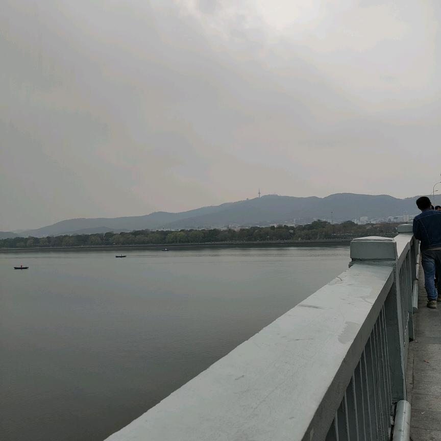 萍水相逢