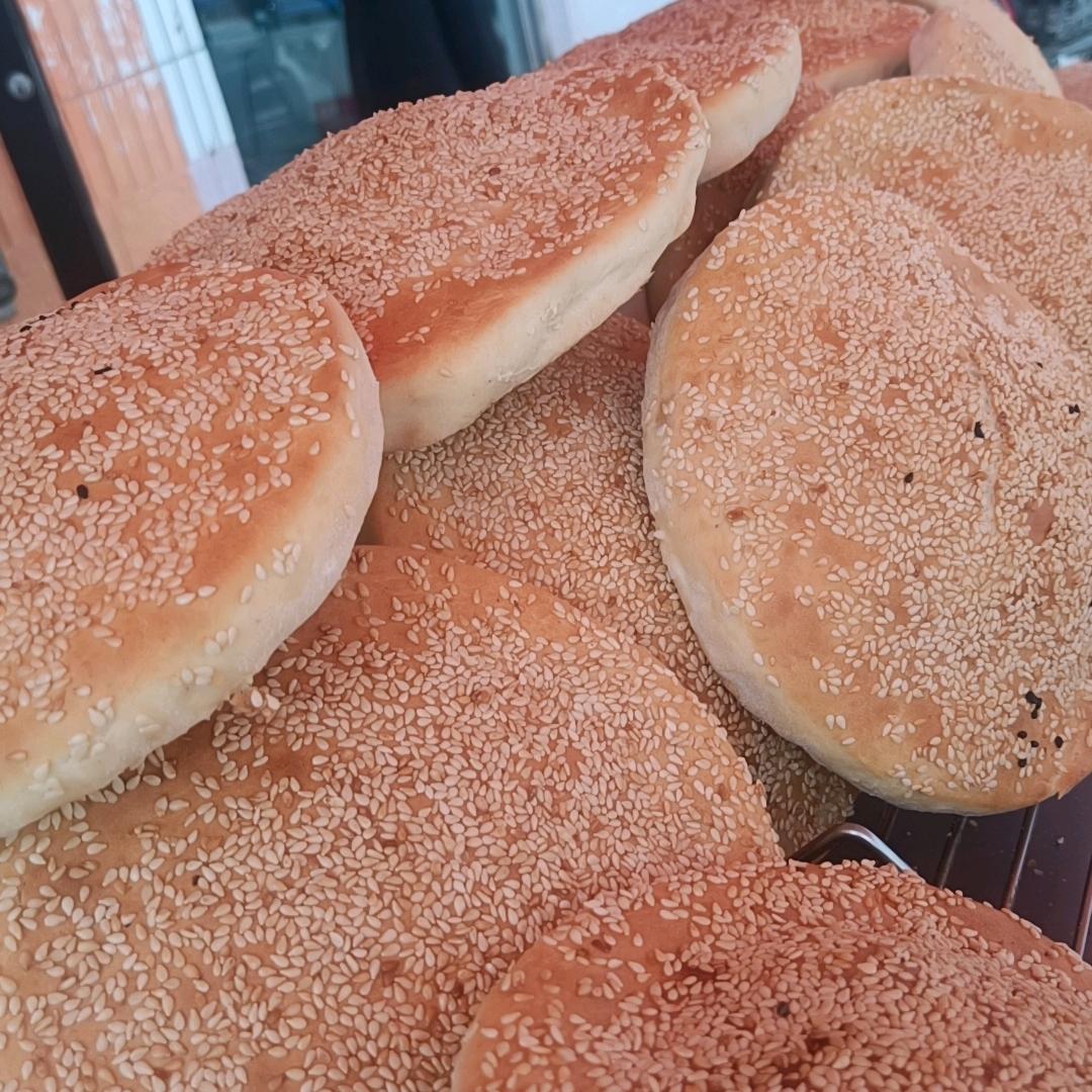 六合村十字路口蜂蜜烧饼