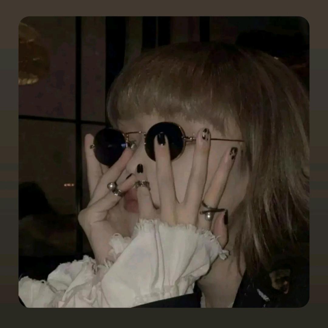 ZHH✌︎( ᐛ )✌︎