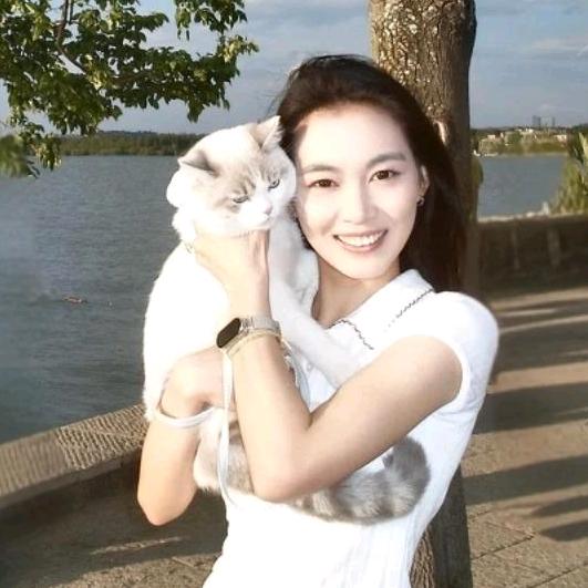木 白🧸