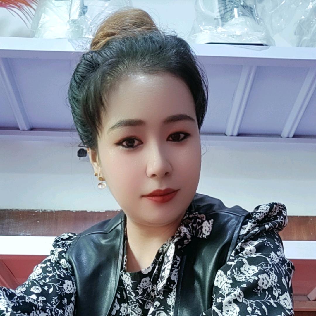 阿依努尔 .
