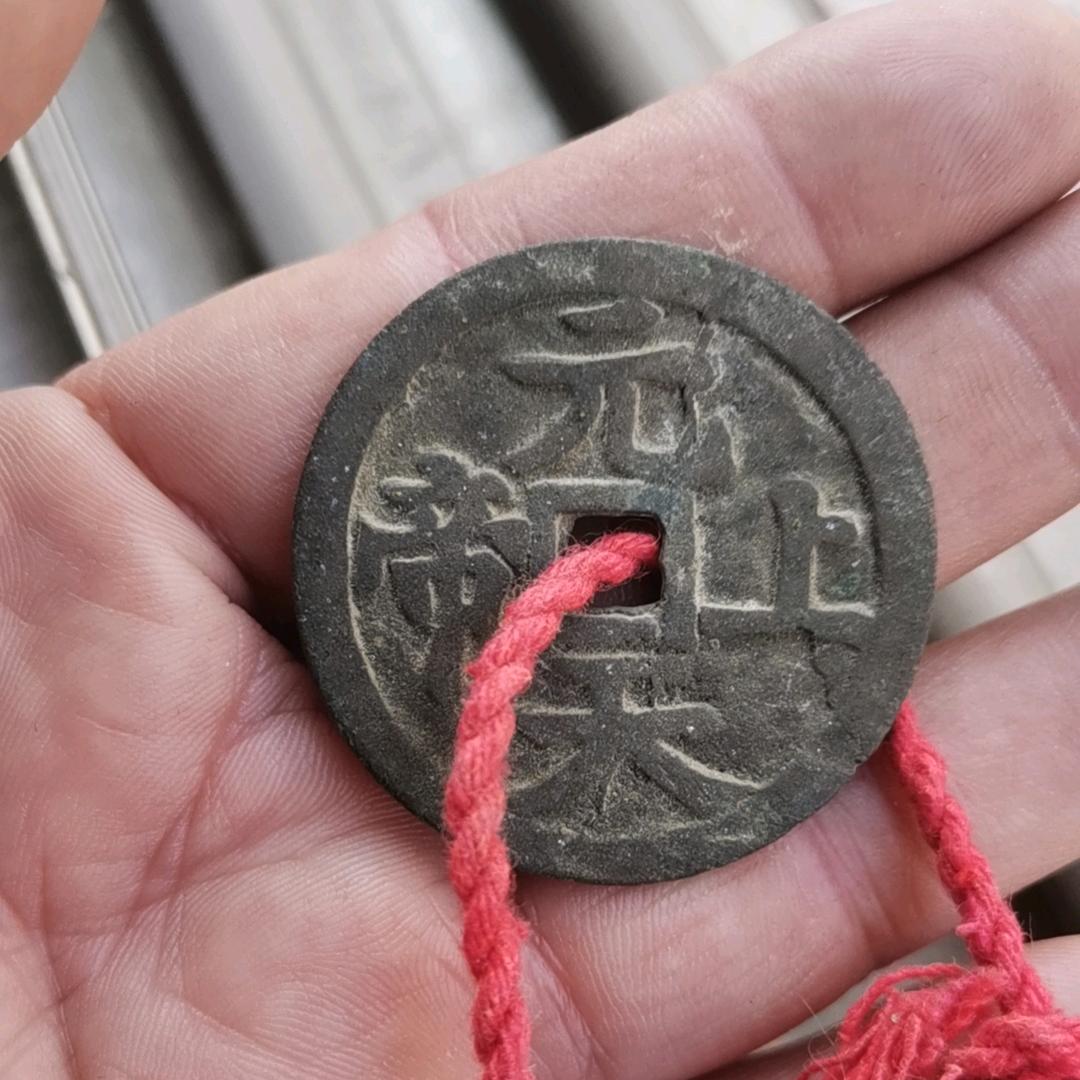 陆大收藏各种老币，旧手机，旧手表