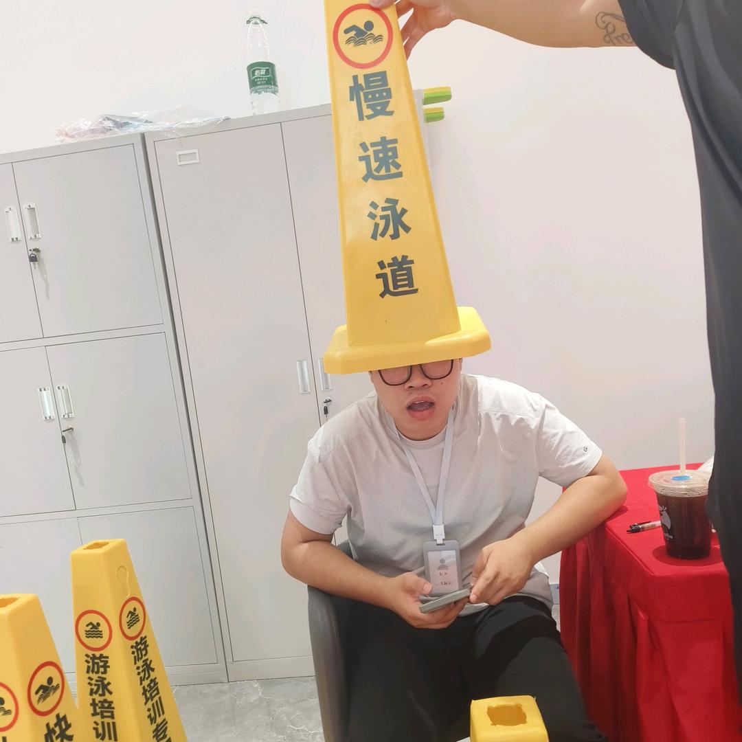 爱游泳的小江🏊