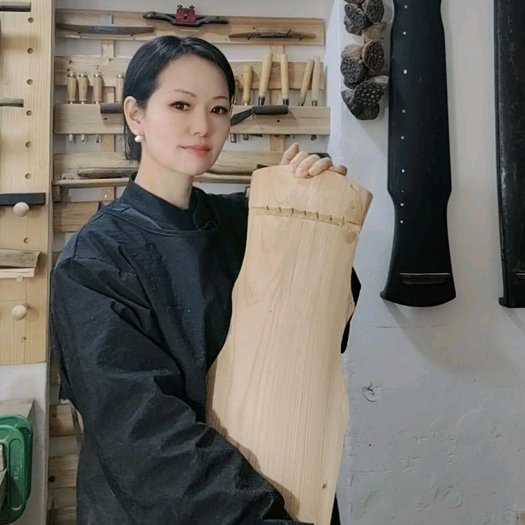 周庄古镇古琴制作手艺人 宝姐姐