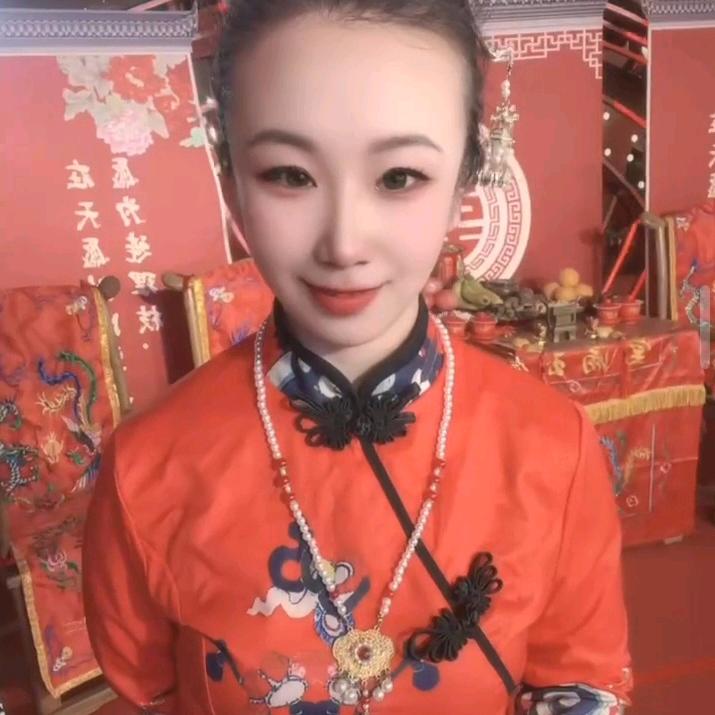 主持人阿红(爱唱歌，唱戏的一个平凡女孩)