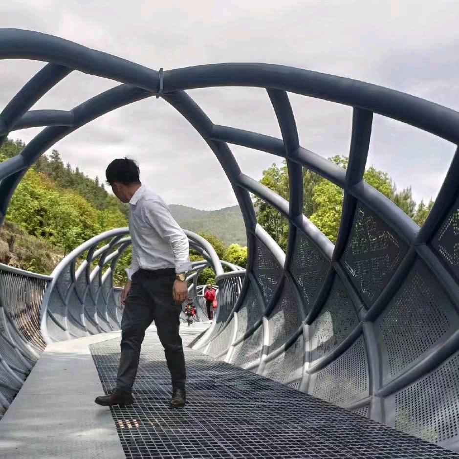 毛毛虫毛毛多。