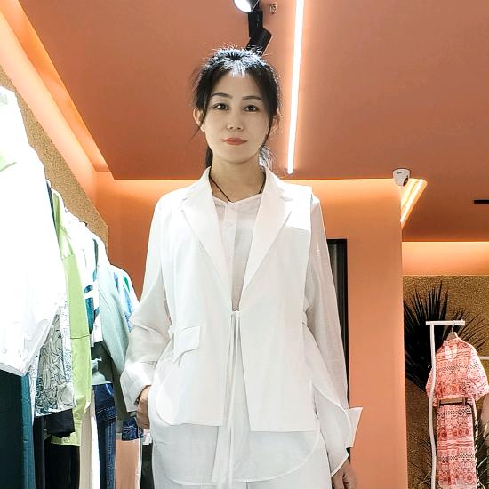 唐百SANI女装店长张婷