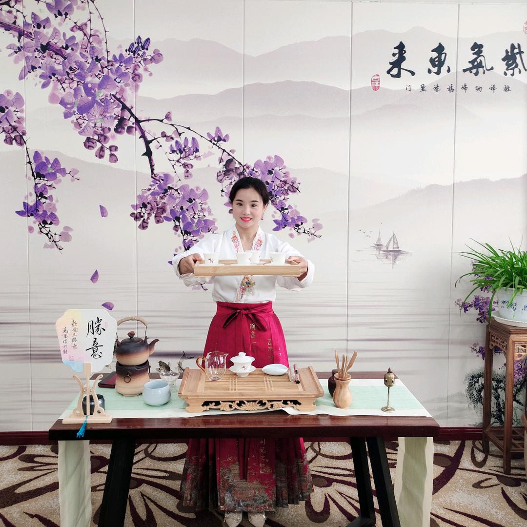 董萍（茯茶小姐姐）