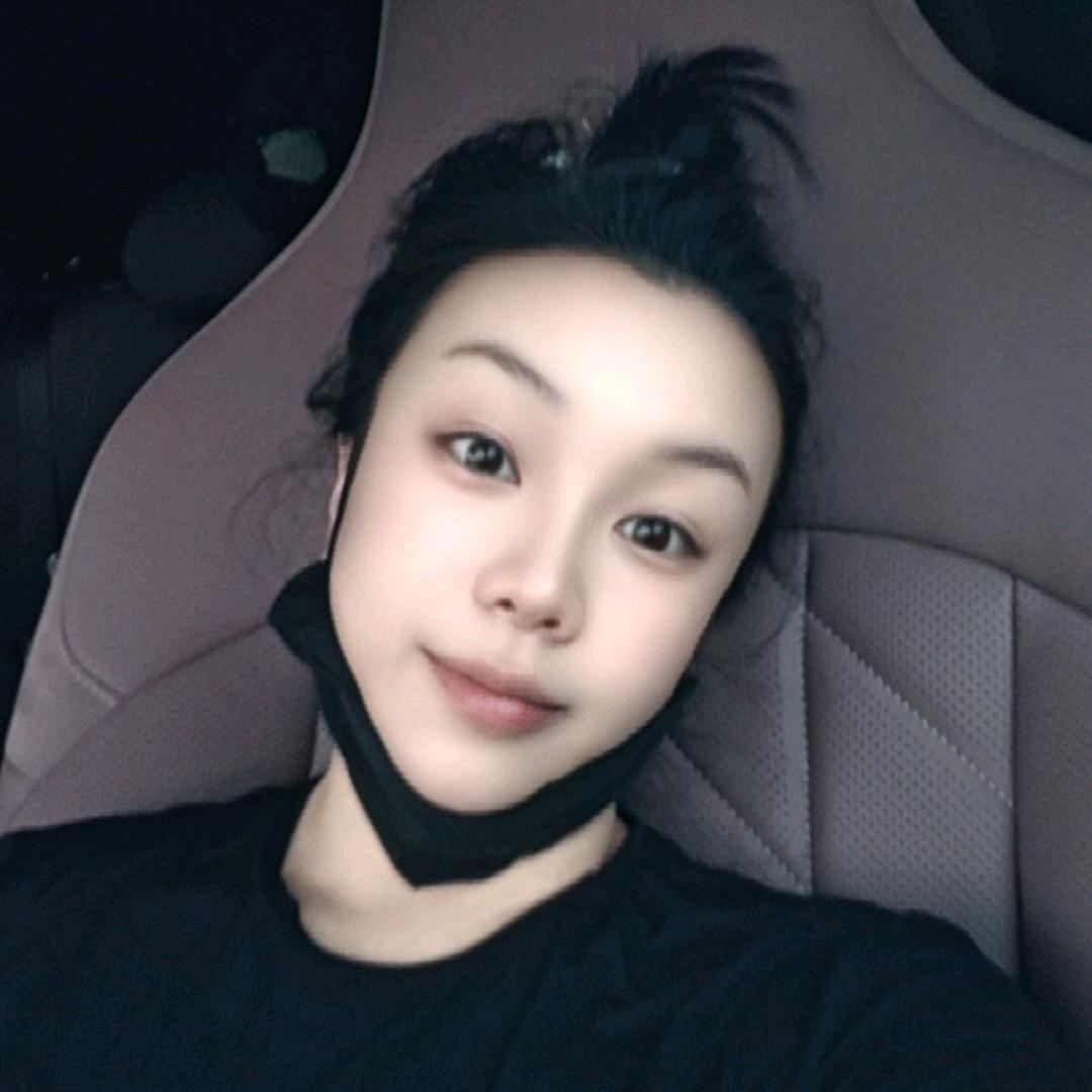 李乐乐  星河丹提角落服饰