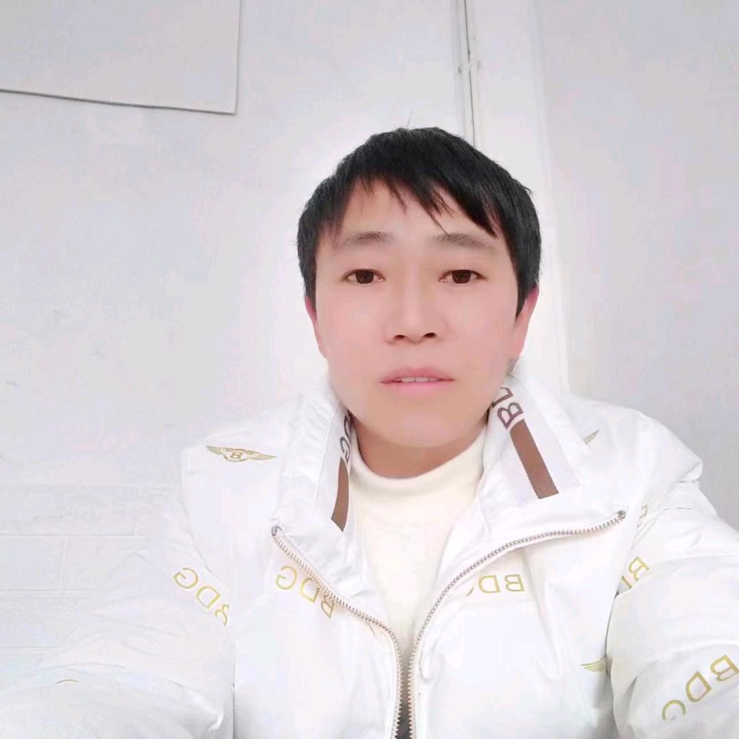 单身春哥，带两个娃娃