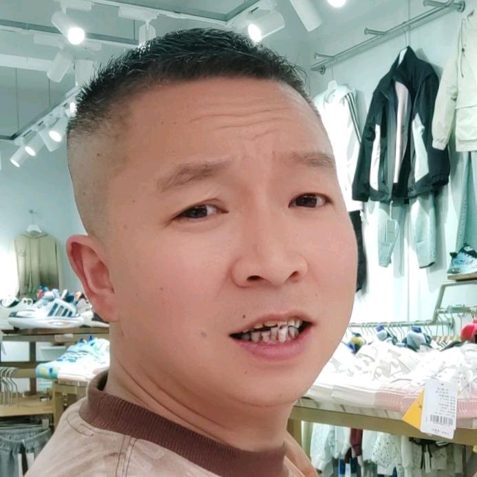 六枝潮牌少年童装（衣品哥）