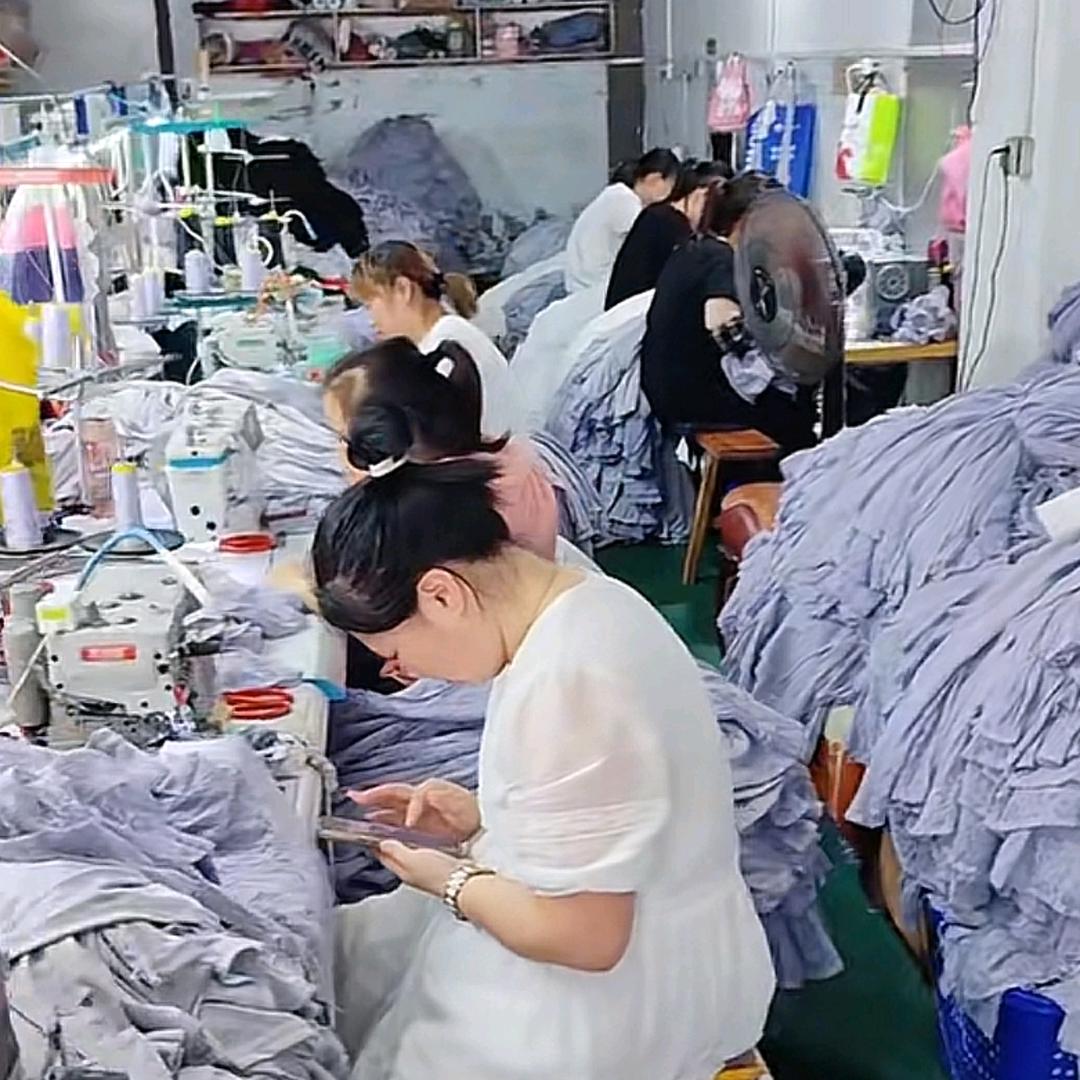 老周制衣厂  (招缝纫工)