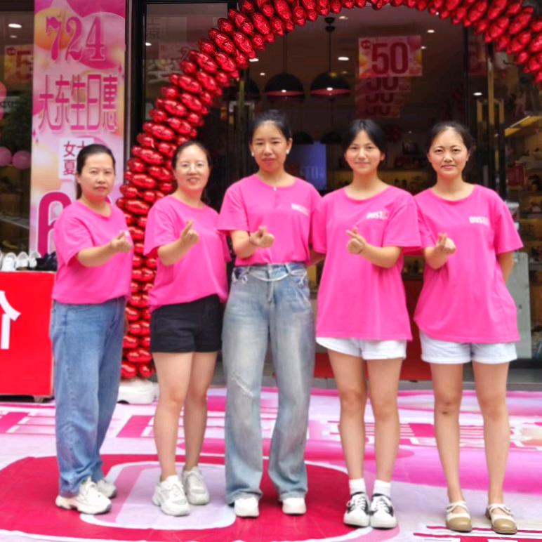 在大福卖大东鞋的凤姐姐