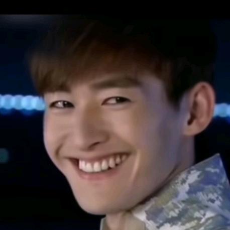 薇薇一笑很倾城