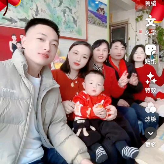 幸福的一家人🙏🙏🙏🍎🍎🍎🍎