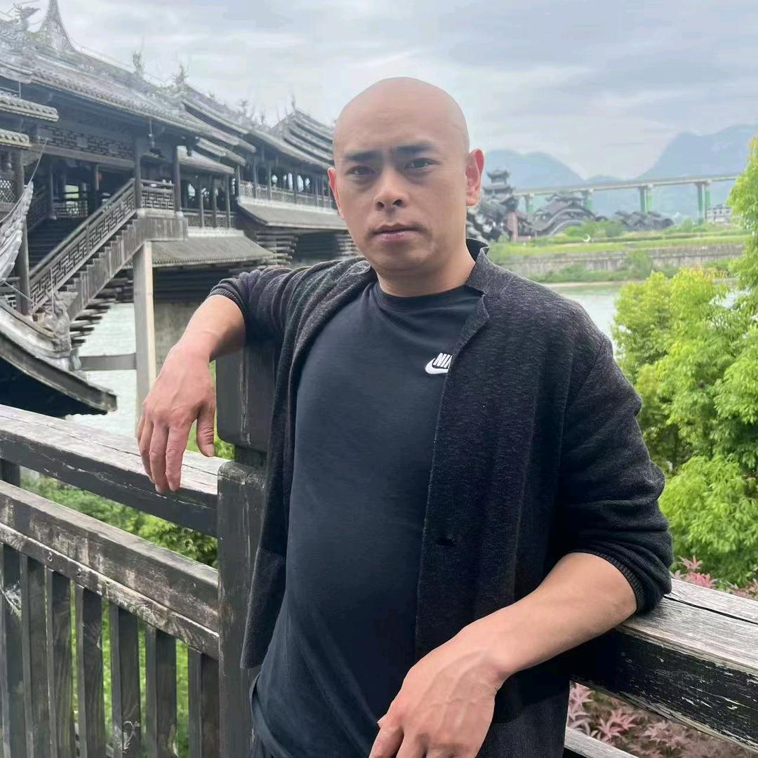 大山里的光头哥