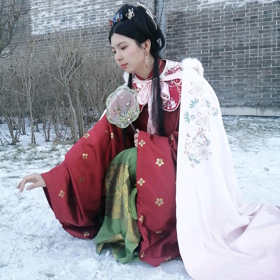 六月儿(｡•̀ᴗ-)✧