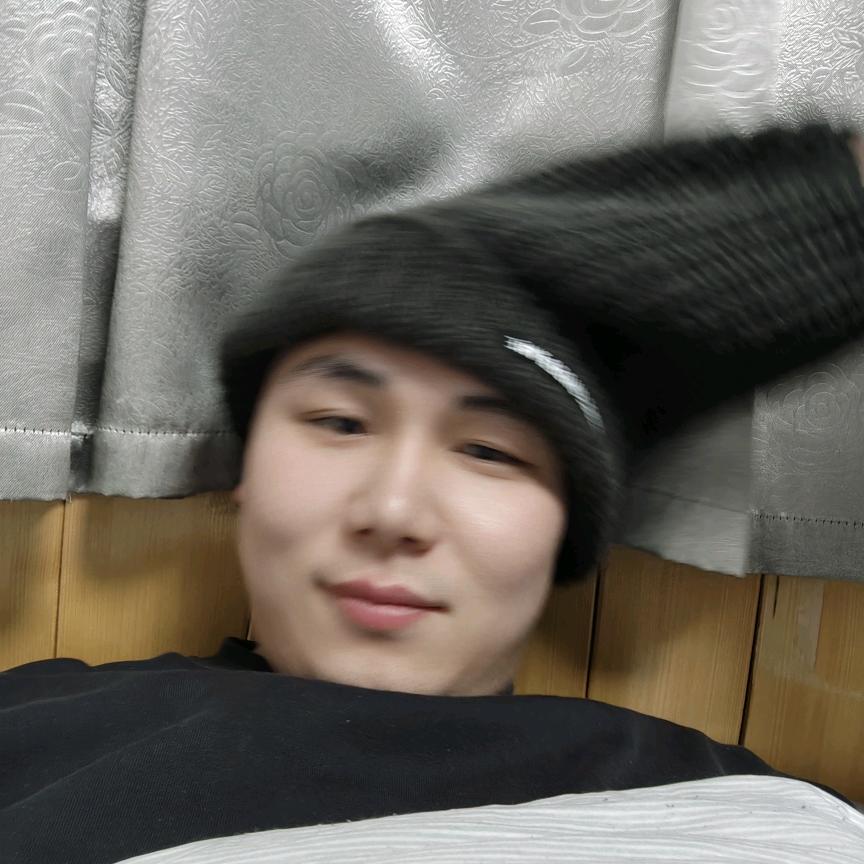 向着那座荒芜的山丘