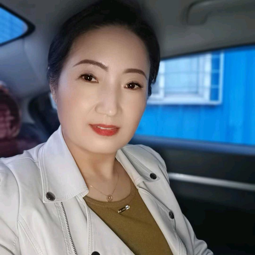 周大生珠宝顾问杨姐