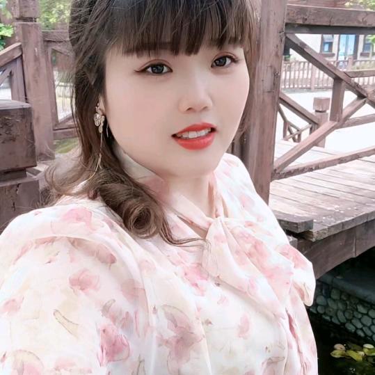 微笑的嘴角*^_^*淡淡的伤♥