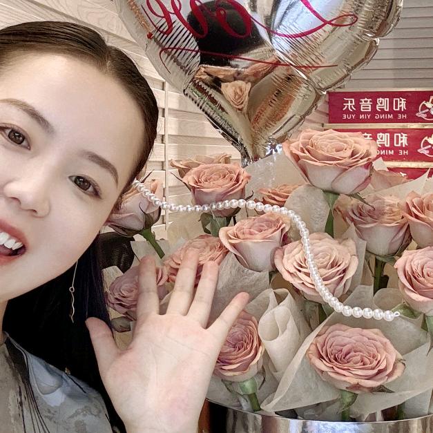 小鸣教二胡