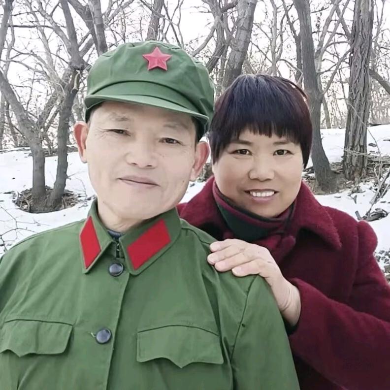 爱跳舞爱搞笑的缺牙子夫妇