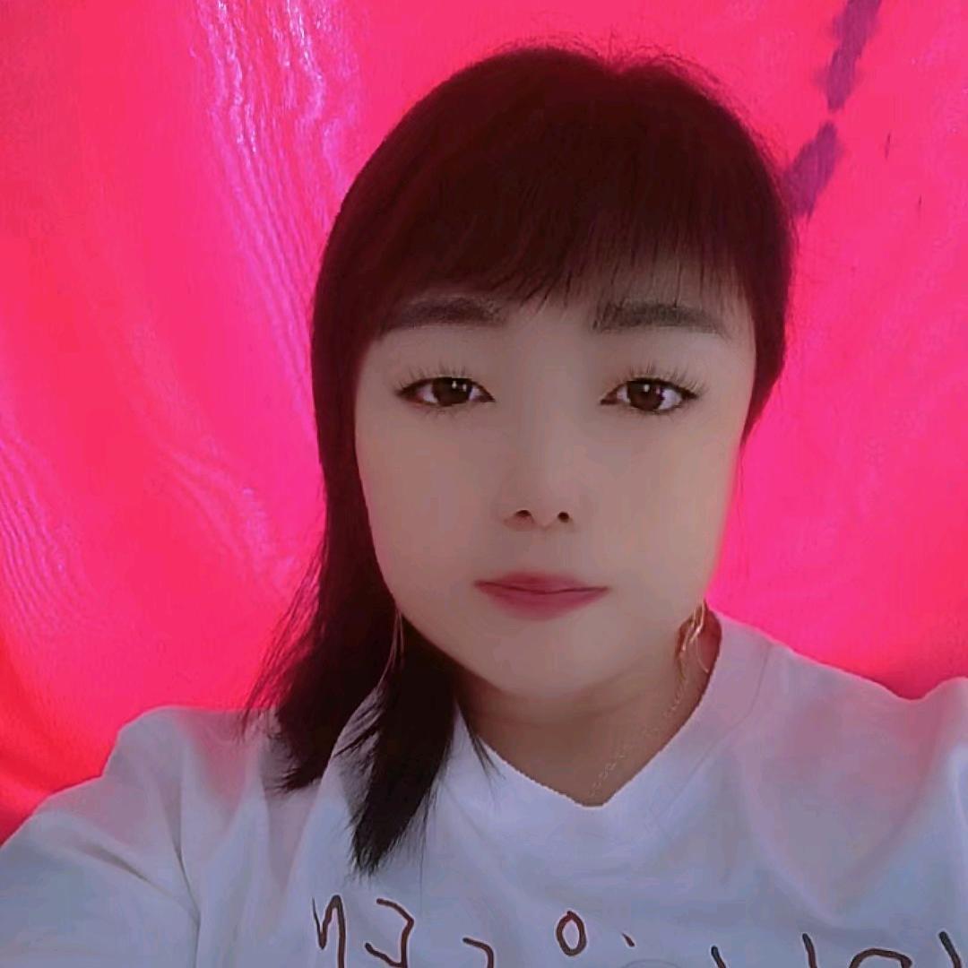 玲玲。每周一和周四中午11点10开播，