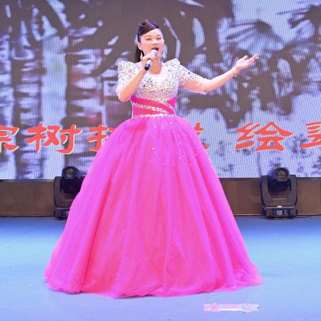 歌手曾蓉（拒私聊）