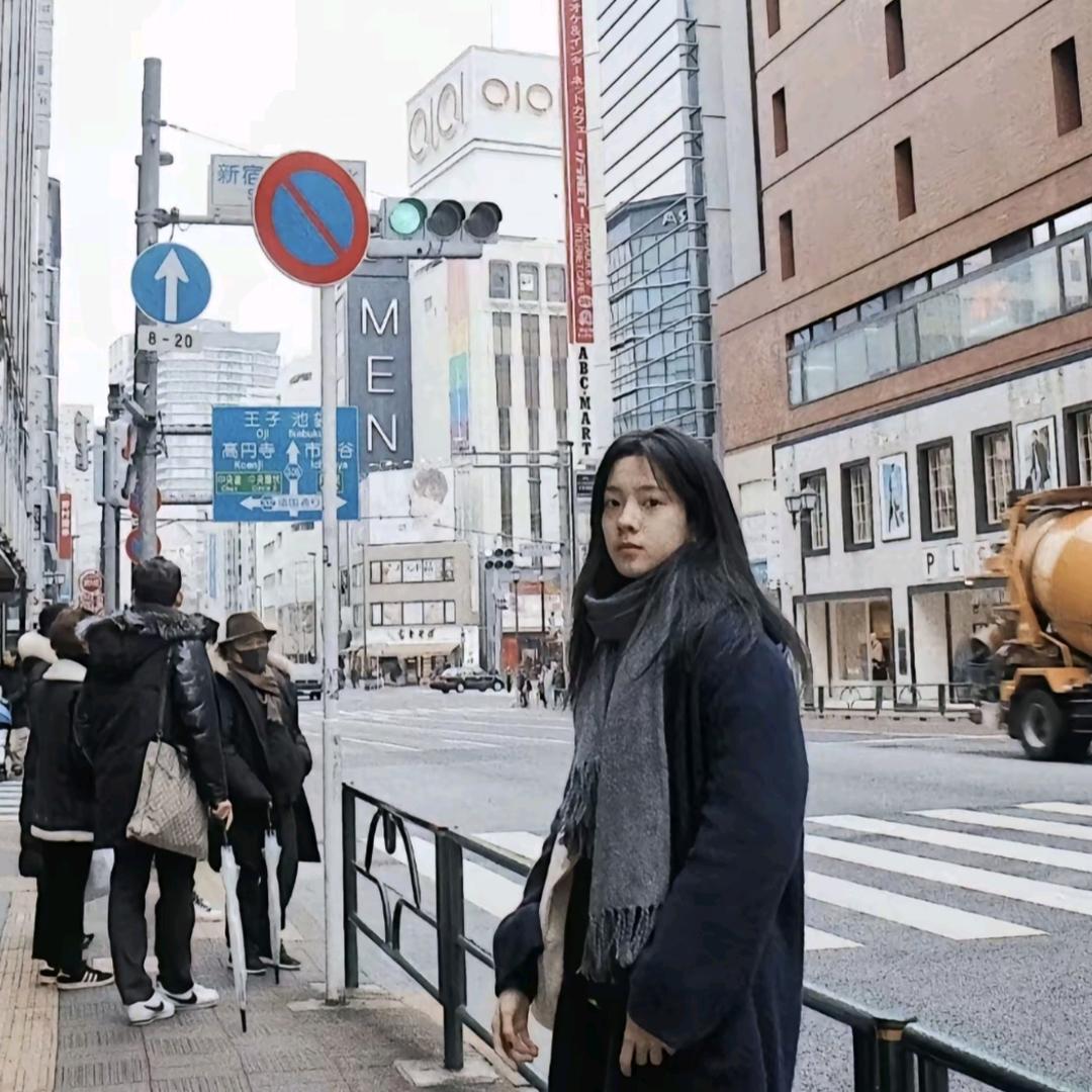 关山月.