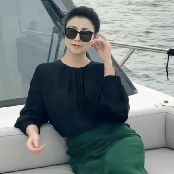 怡岚秀色