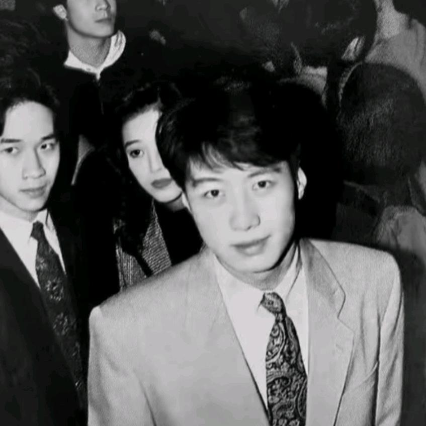 村里唯一的帅哥.