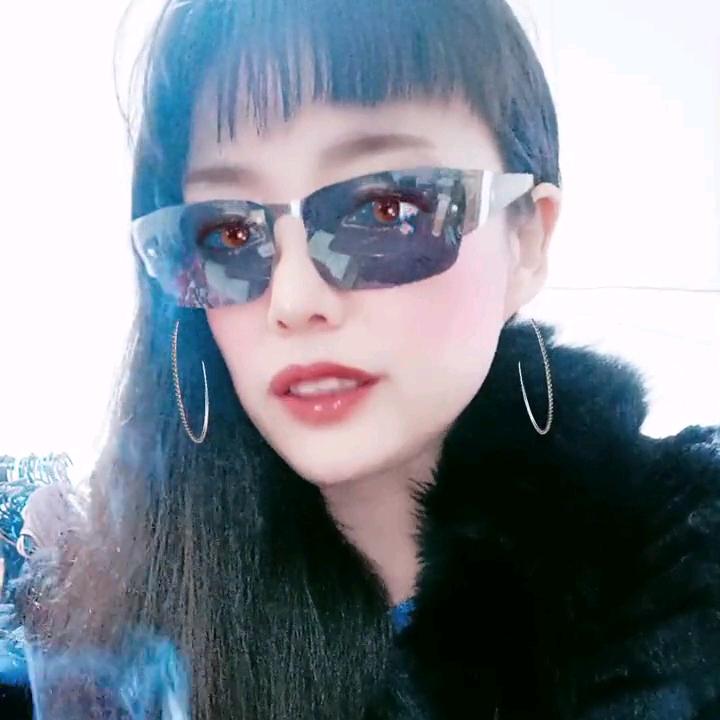l大姐大一个人