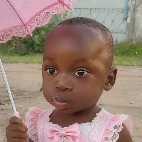 懒大王玩手机爆炸炸飞网友的腚