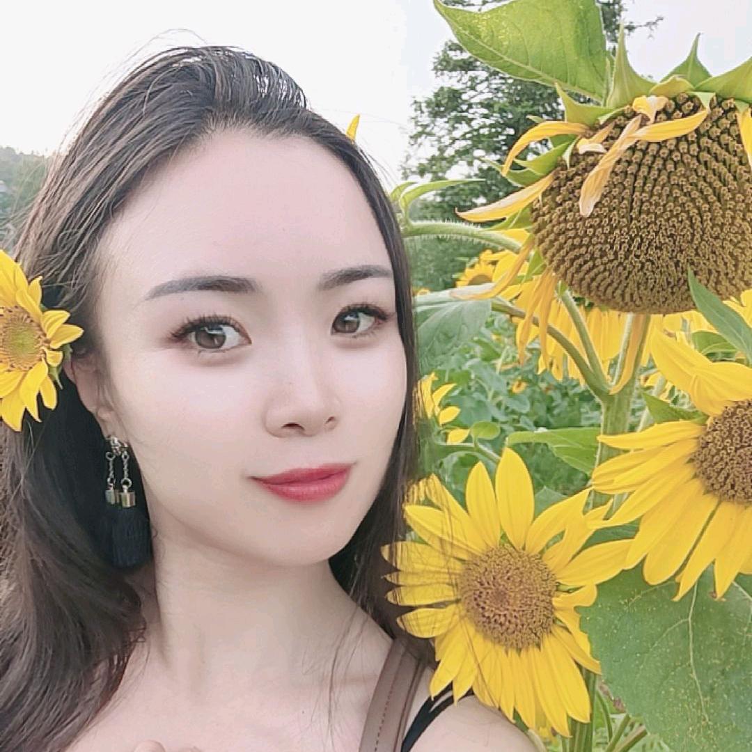 姐妹服装店南门洞