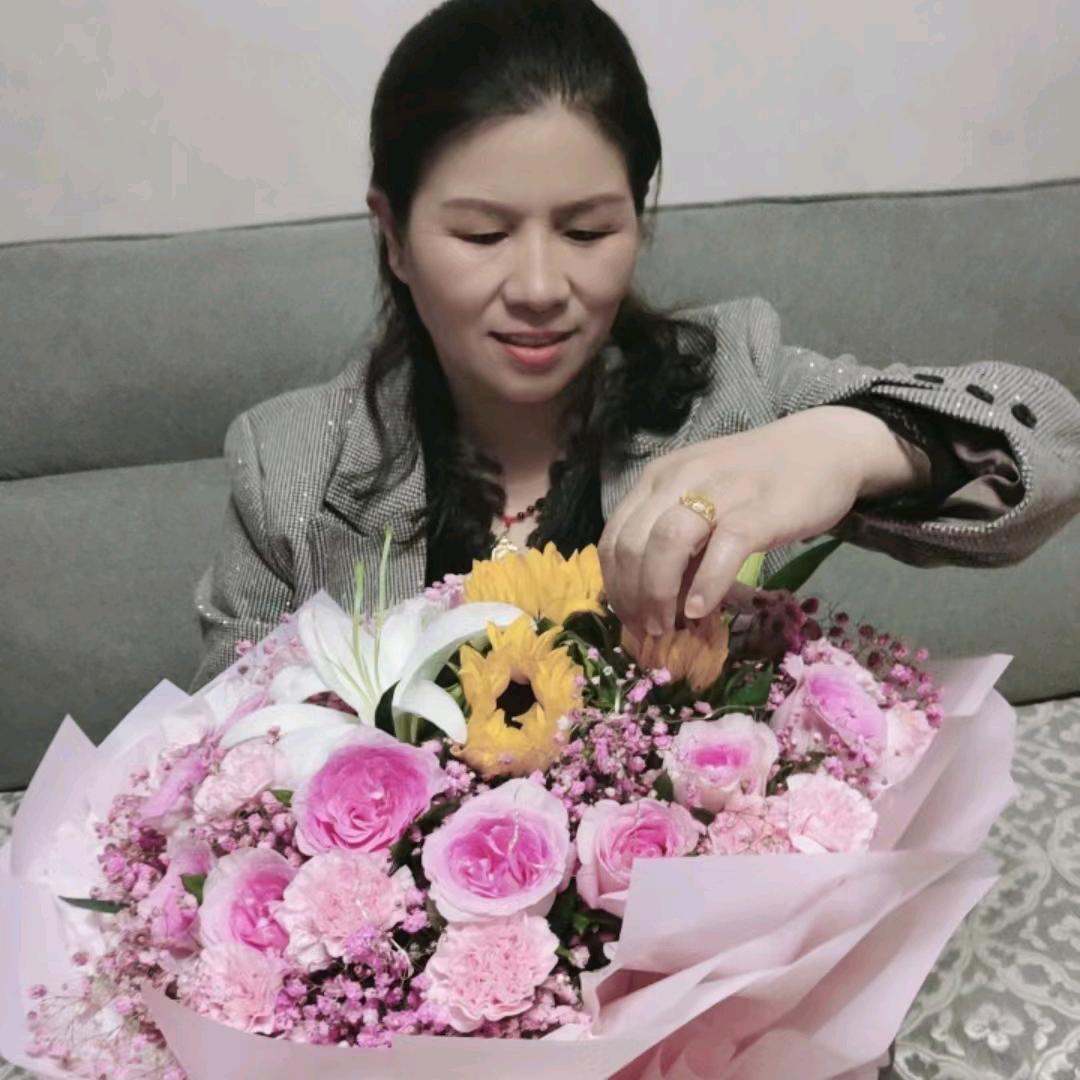 胡姐【中午10点28直播】