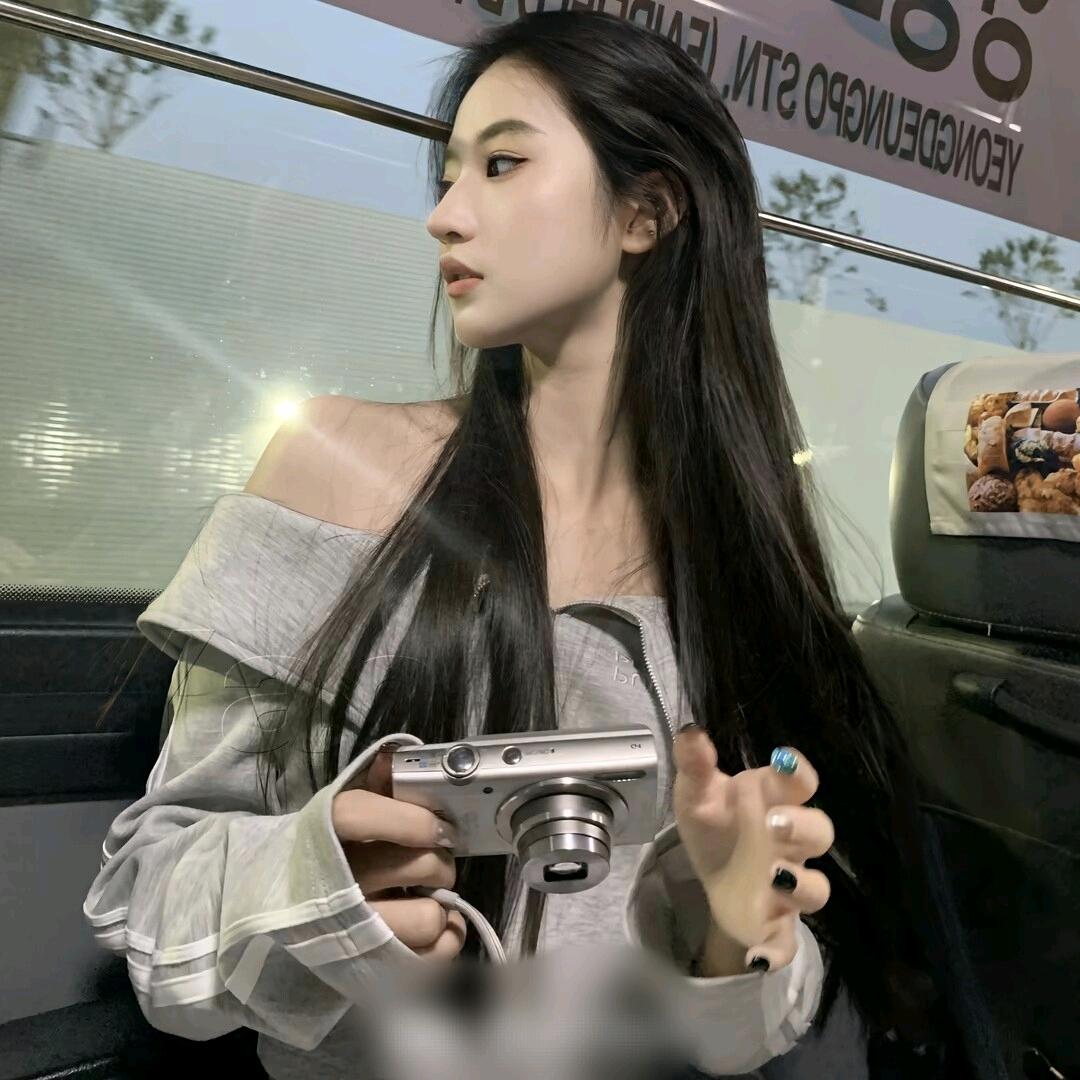 𝘜𝘯𝘪𝘲𝘶𝘦